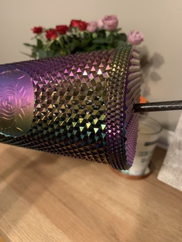 NWT Starbucks Bling Oil Slick Stud 24oz Venti Tumbler 2023 Cold Cup Iridescent - Imagen 5 de 7