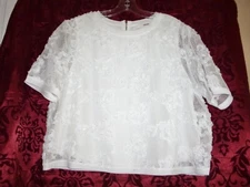 Ladie's~SANS SOUCI~BOXI CROPED~LACE~LINED~SHORT SLEEVES~ROUND-NECK~TOP size L