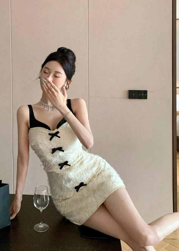 OFF WHITE Abito corto sexy donna dolce ragazza senza maniche nodo di fiocco vestibilità slim imbracatura sexy