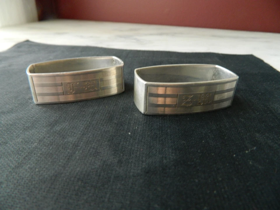 Par de servilleteros antiguos de plata de ley marcados "Kirks" con iniciales Foto 4 de 4