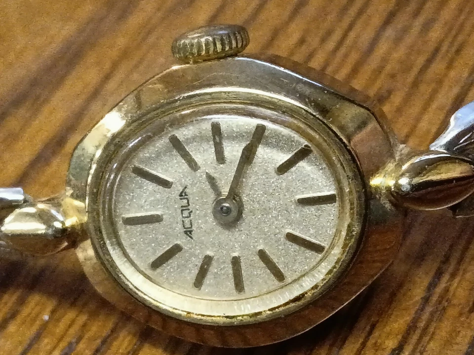 Винтажные женские часы Acqua от Timex. Эластичный ремешок - Изображение 2 из 3