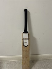 short handle (SH) black ICON cricket bat incredible condition