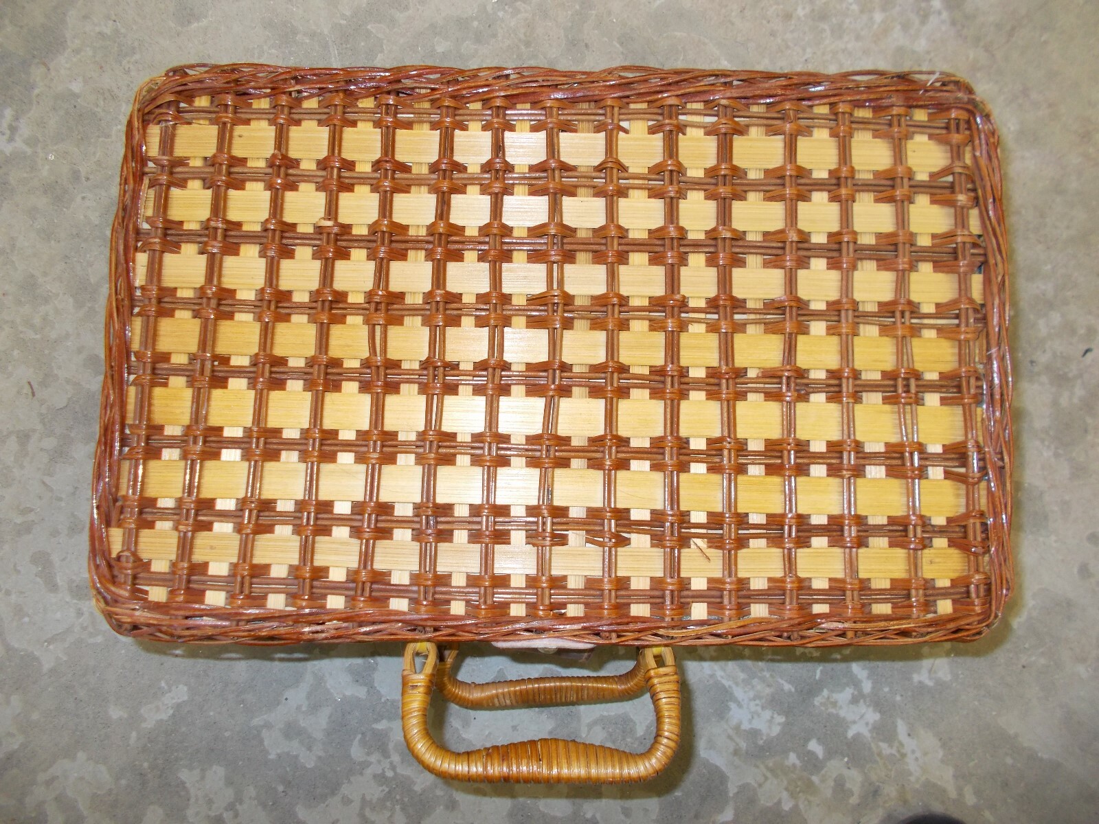 VINTAGE WOVEN WICKER PICNIC BASKET eBay