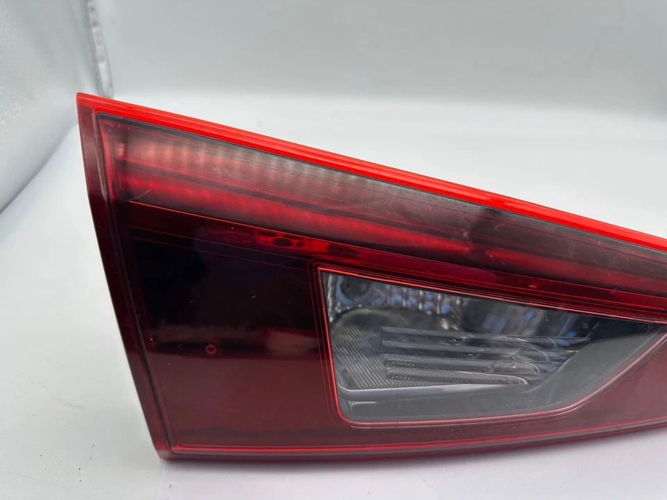 Оригинальный задний левый внутренний задний фонарь со стороны водителя для Mazda 3 Sport 14–18 годов выпуска - Изображение 2 из 4
