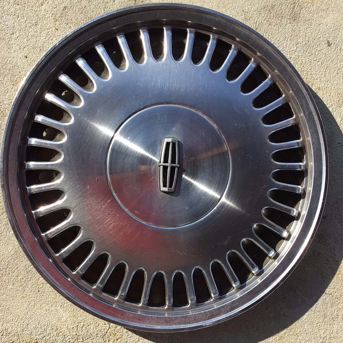 Used lincoln on sale town car hubcaps