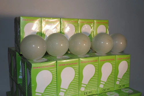 OLD STYLE Qty 20 100w Light Bulbs A19 1000hr not LED