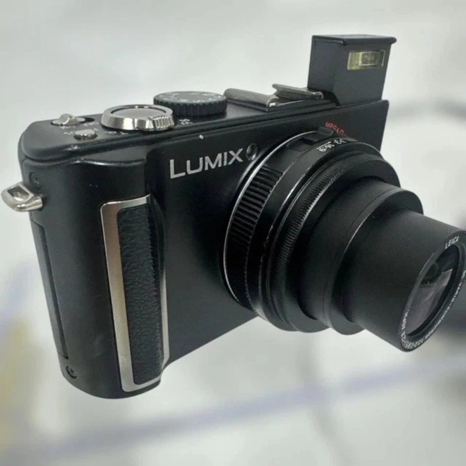 Panasonic LUMIX DMC-LX3 Digital Camera 10.1-megapixel sensor 2.5x Optical Zoom - Image 3 of 4