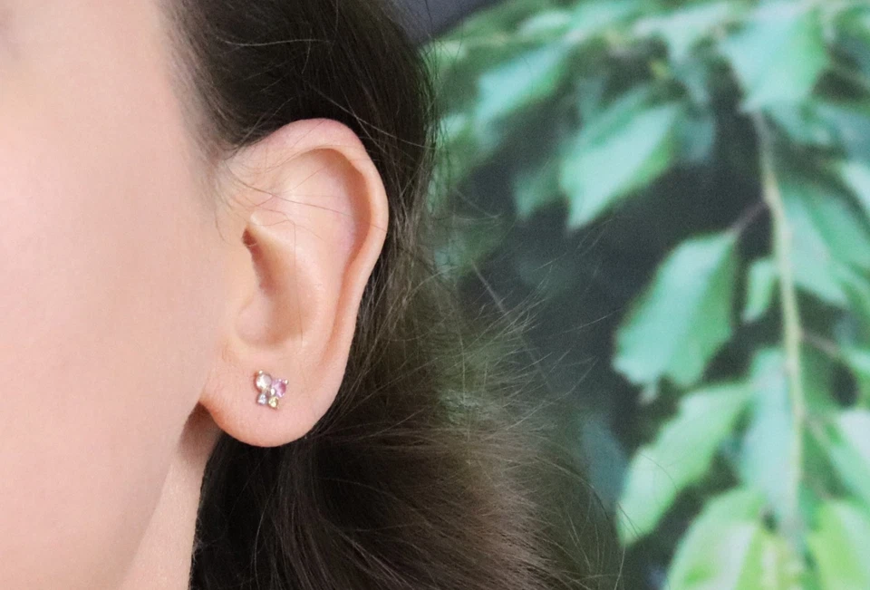 Pendientes pequeños tachuelas de oro amarillo de 10k de turmalina rosa, amatista, mariposa citrino Foto 4 de 4