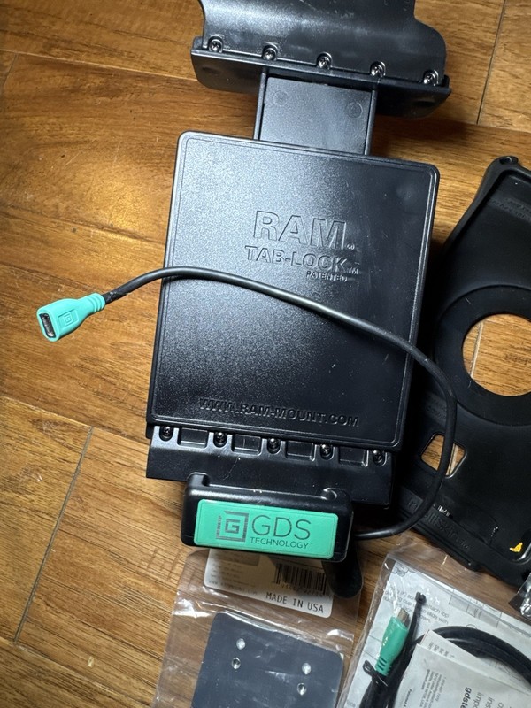 RAM-GDS-DOCKL-V10-OMTIU GDS Type-C Powered Vehicle Dock for IntelliSkin NG