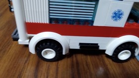 LEGO CITY: Ambulance (7890)