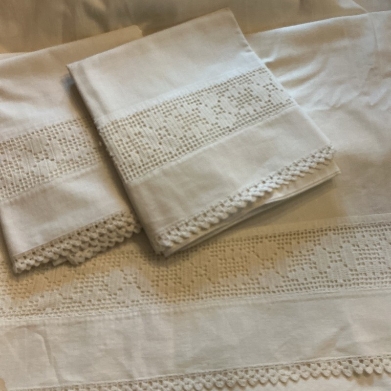 Antique Ivory Cotton Muslin Full Filet Crochet Sheet & Pillowcases Set