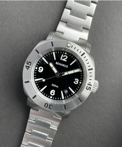 Benarus Moray Uhr 40 mm Stahl schwarzes Zifferblatt Versand aus USA