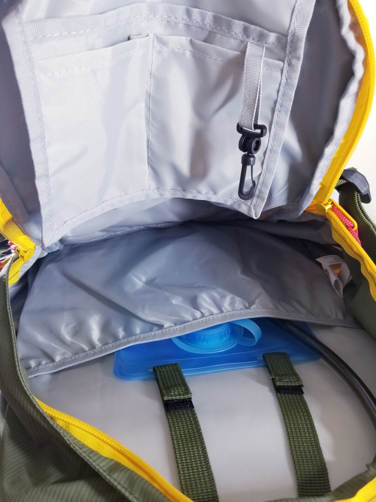 cat caterpillar performance hydration backpack