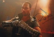RZA signed Autogramm 20x30cm THE MAN WITH THE IRON FISTS in Person autograph COA