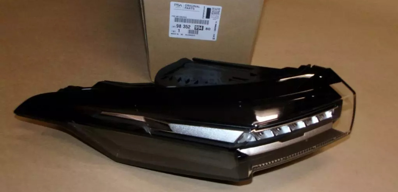 Feu arriere gauche Peugeot 308 III phare bloc optique 9835299480 PSA