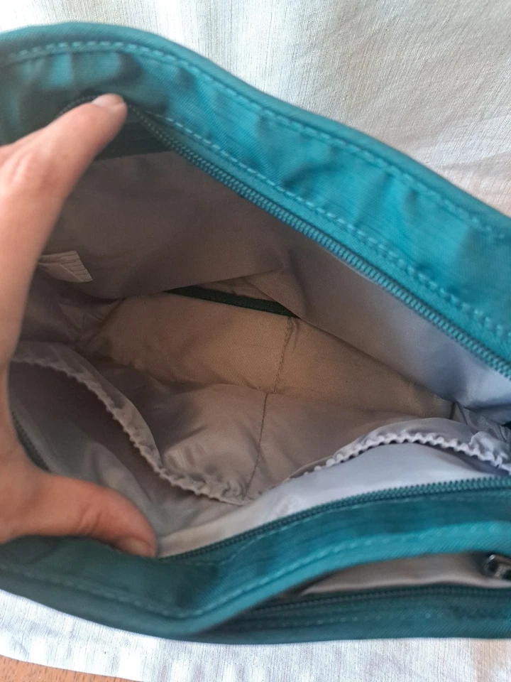 Bolso Bandolera LUG Wings Azul/Verde Acolchado Portabotellas Múltiples Bolsillos Foto 4 de 4