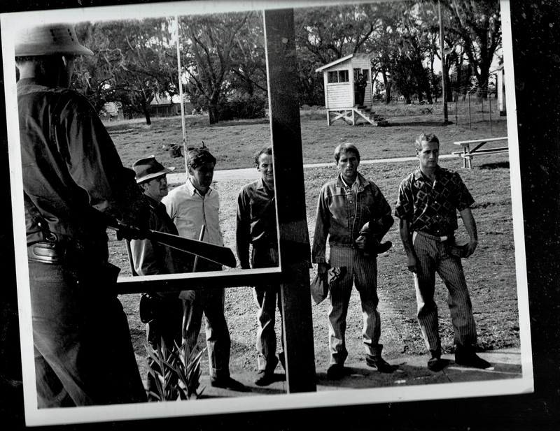 SUPER RARE!! 8X10 1958 ORIG "THE LEFT HANDED GUN" PAUL NEWMAN SCENE PHOTO!!