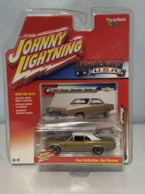 Johnny Lightning Muscle Cars USA 1967 Chevy Chevelle Malibu, Gold, 1:64, NIB