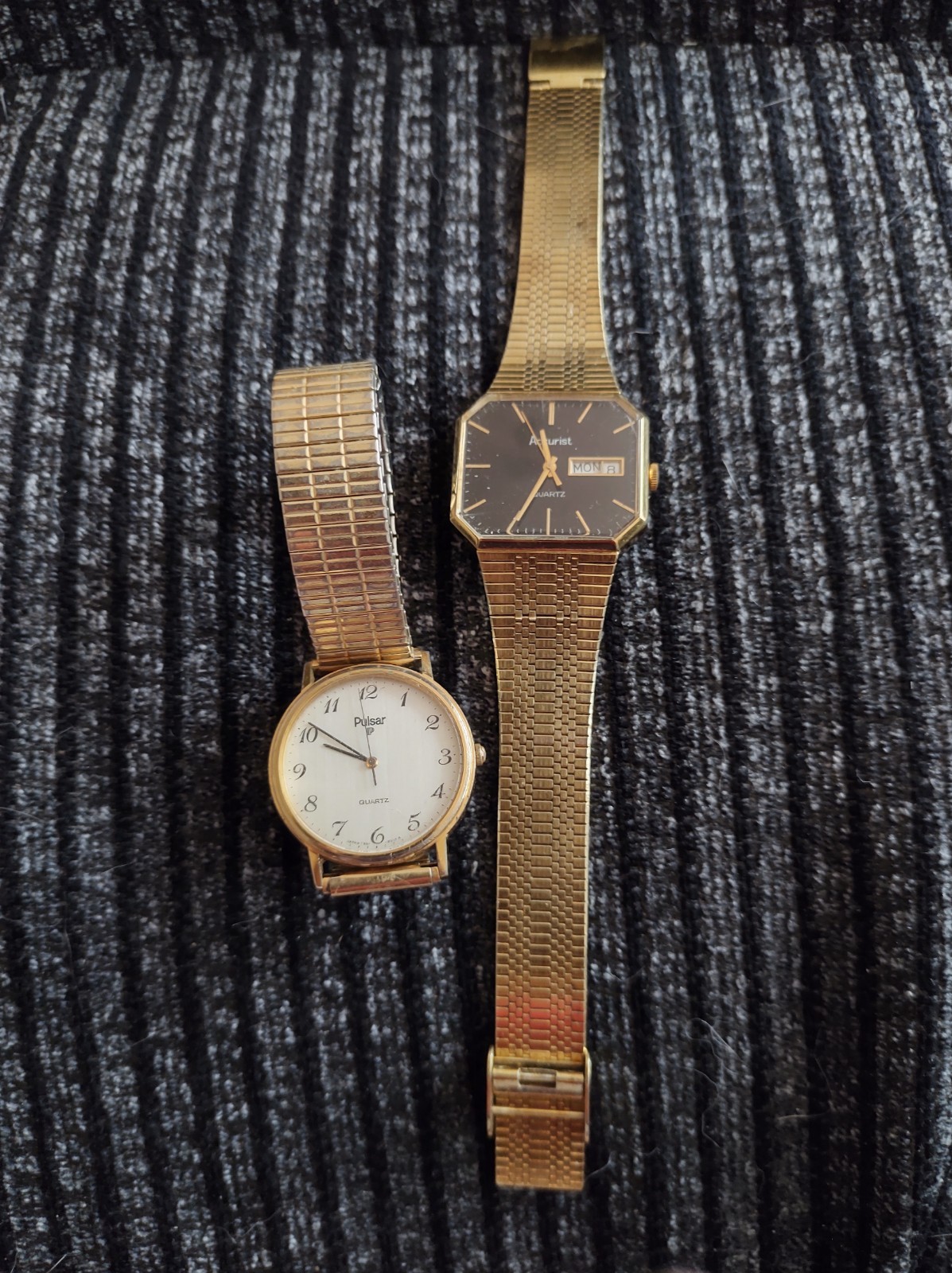 Two Mens Watches Accurist & Pulsar Gold Coloured Stainless Steel Straps