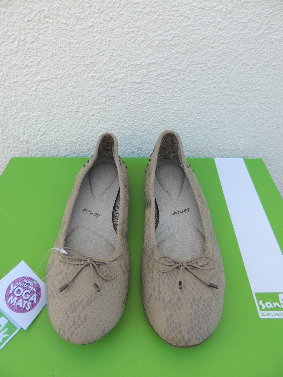 SANUK YOGA GLITZ NATURAL SNAKE STUDDED BALLET FLATS SHOES, US 7
