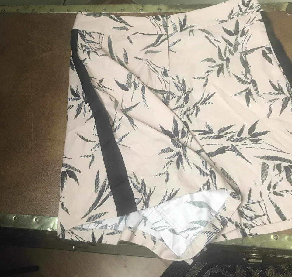 Topshop Women's Floral Print Frill High Waisted Shorts  Size US 10  Light  Pink - Image 2 of 4