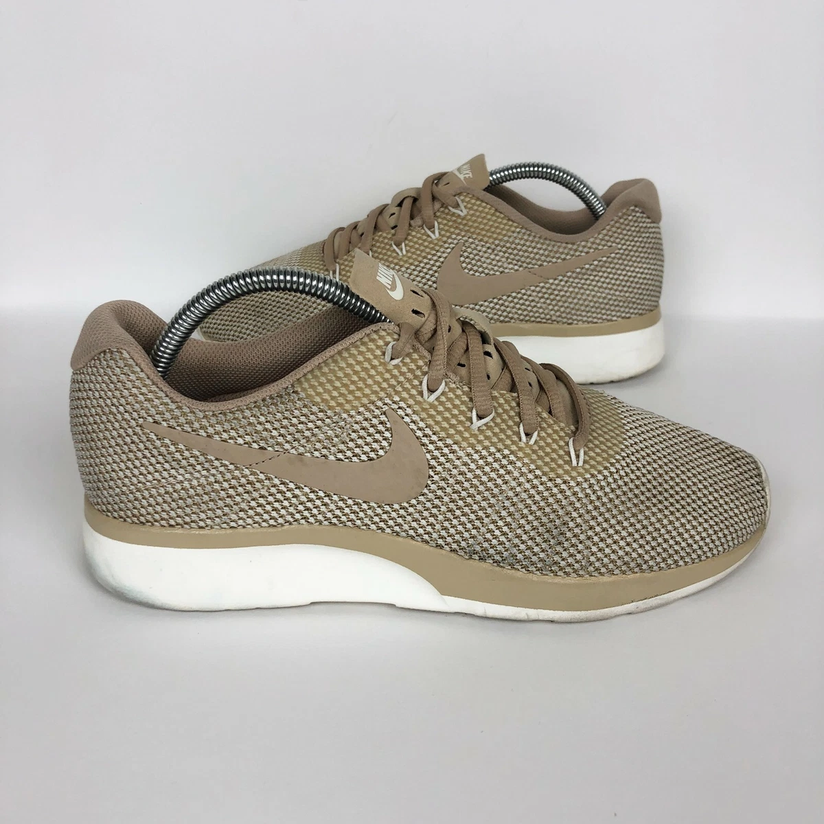 Beige nike store tanjun