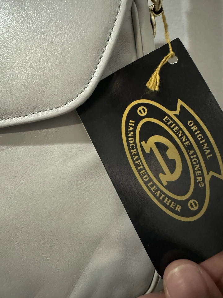 Aba tiracolo Etienne Aigner couro genuíno frontal cinza claro tom dourado 9561 - Imagem 3 de 4