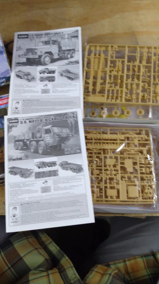 LOTE ACADEMIA 1/72 INCLUYE KITS MODELO CAMIÓN MILITAR M977 Y M35. BUEN TRATO! Foto 2 de 4