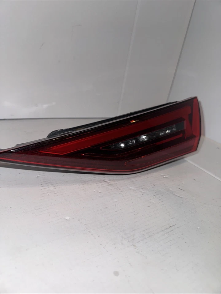 Luz trasera interior derecha OEM #263 AUDI A3 S3 RS3 2022-2024  Foto 2 de 4