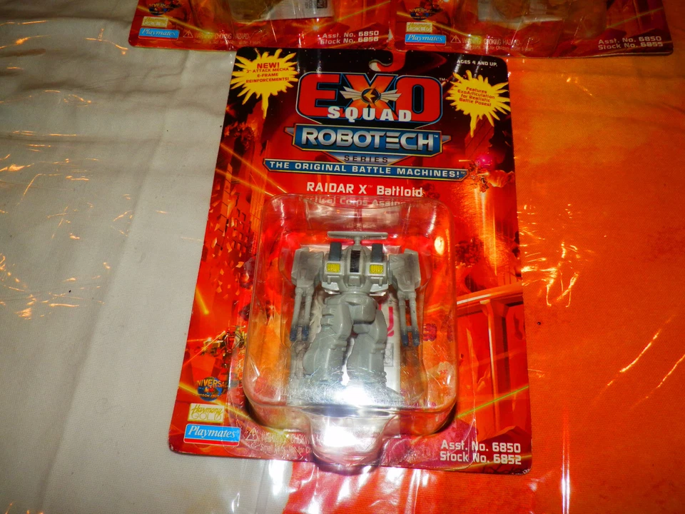 Lot (3) 1994 Playmates Exo Squad Robotech Raidar X / Excalibur MK V1 Spartan - Image 4 of 4