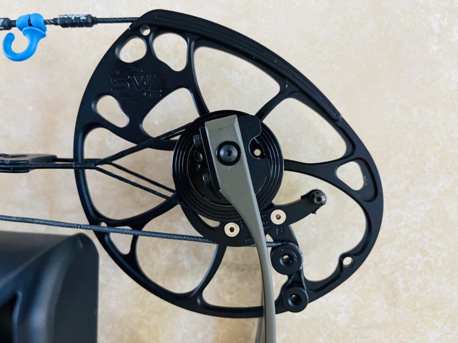 Matthews V3 31” Hamskea Rest, Matthews Stabilizer, Stand, Quiver & Case