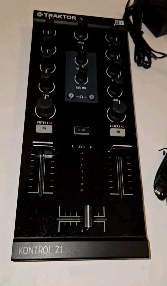 NI Native Instruments Traktor Kontrol Z1 USB Professional DJ Controller - Image 3 of 4