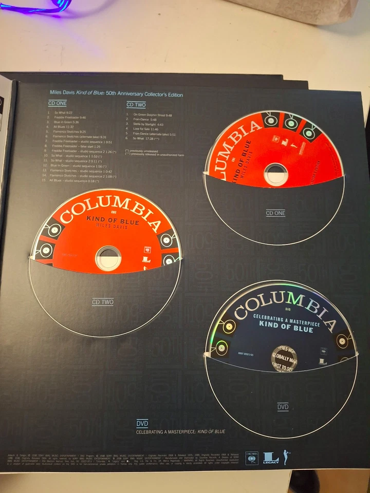 Sammlung Miles Davis Kind of Blue 50th Anniversary Box Set Blue Vinyl/CD/DVD - Bild 4 von 4