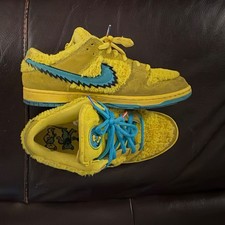 Nike Dunk SB Men’s SpongeBob SquarePants Yellow/Blue Low Lace-Up Sneakers