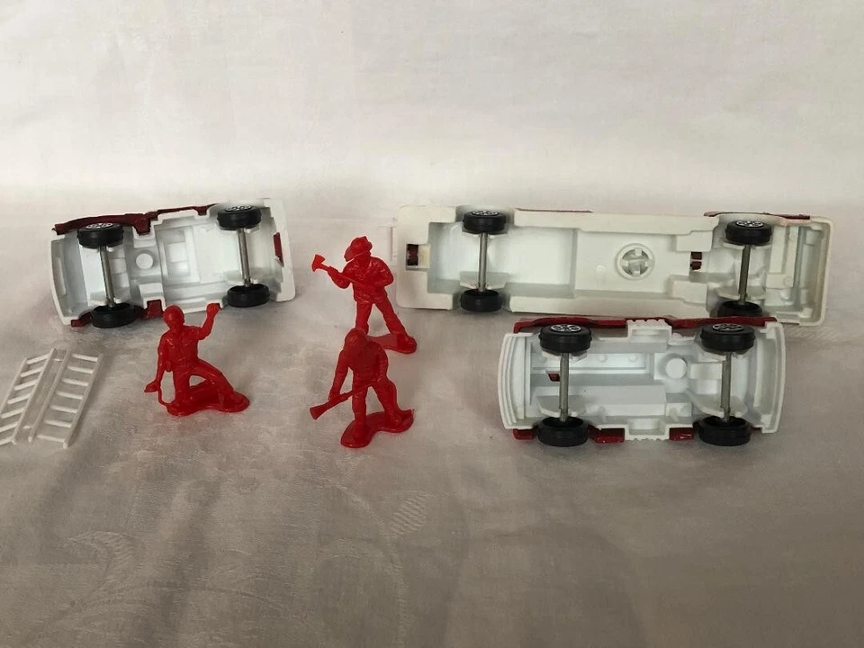 VTG Tootsietoy Tough's Die Cast Metal Fire Fighter Action Set # 1749 1990 - Image 3 of 4