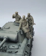 1/35 Scale Resin Figures Model Kit WW2 1942 Soldiers (3 Figures) Unpainted Model