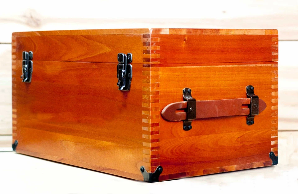 7-0032C Cedar Chest | Cedar Keepsake Box | Wooden Box | Aromatic Cedar Trunk - Image 4 of 4