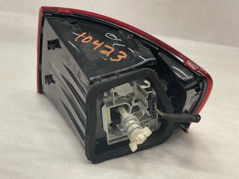 Luz trasera izquierda Volkswagen Jetta 2017-2018 montada en cuarto 4 cilindros 1,4 L 60 k 45010 Foto 2 de 4