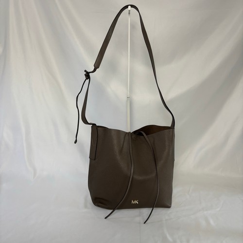 Bolso de hombro Michael Kors Junie grande de cuero granulado mensajero verde topo - Imagen 3 de 14