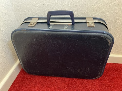 Blue Suitcase Vintage with 2 Keys and vintage Halfords Keyring Prop Display - Picture 13 of 17