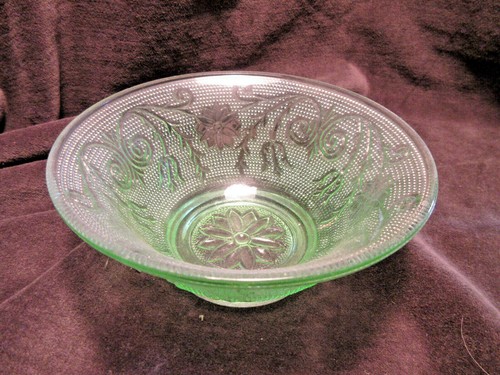 Indiana Glass Chantilly Green Bowl Pattern Sandwich 5.5" Excellent Condition - Picture 7 of 11