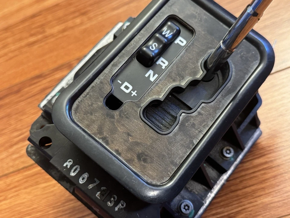 Selector de palanca de cambios de piso OEM 2000-2003 Mercedes-Benz CLK320 CLK430 CLK55 Foto 3 de 4