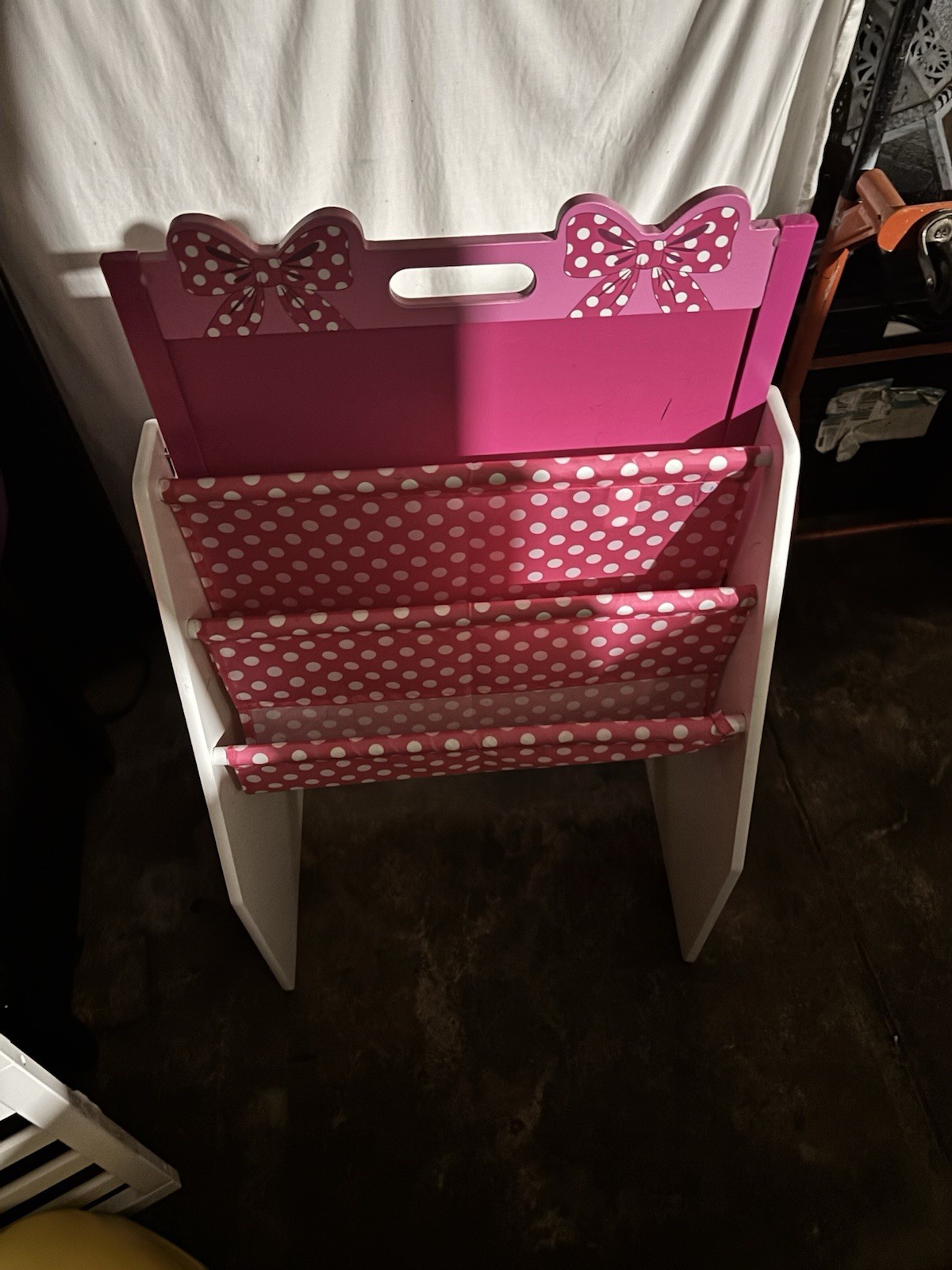 Delta Children Minnie Mouse Deluxe Kids Art Table & Easel