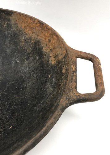 15" Lodge Cast Iron Wok W/Handles - Picture 3 of 5