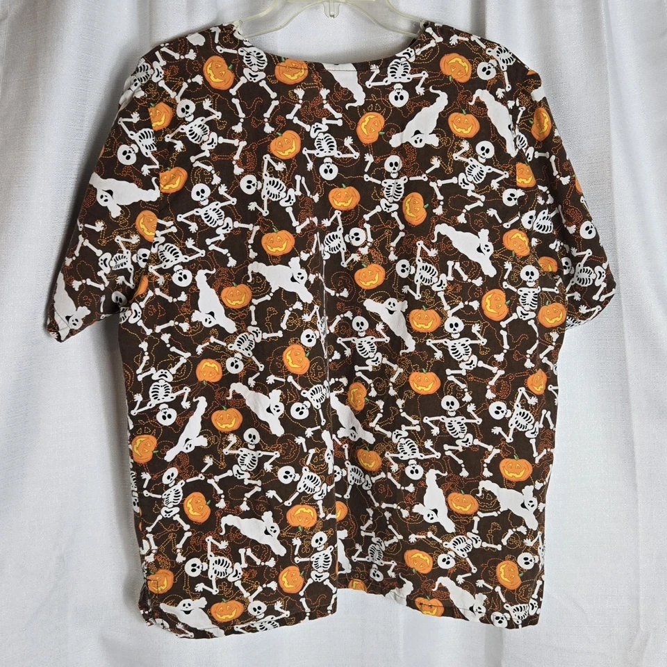 Tafford Halloween Ghosts Skeletons Pumpkins Unisex Scrub Top SEE MEASUREMENTS  - Image 3 of 4
