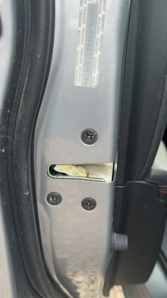 MAZDA 6 D 2012-2018 CERRADURA DE PUERTA MECÁNICA (LADO DEL PASAJERO DELANTERO) Foto 2 de 2