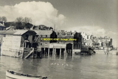rp12586 - The Waterfront at Cowes - Isle of Wight - Print 6x4