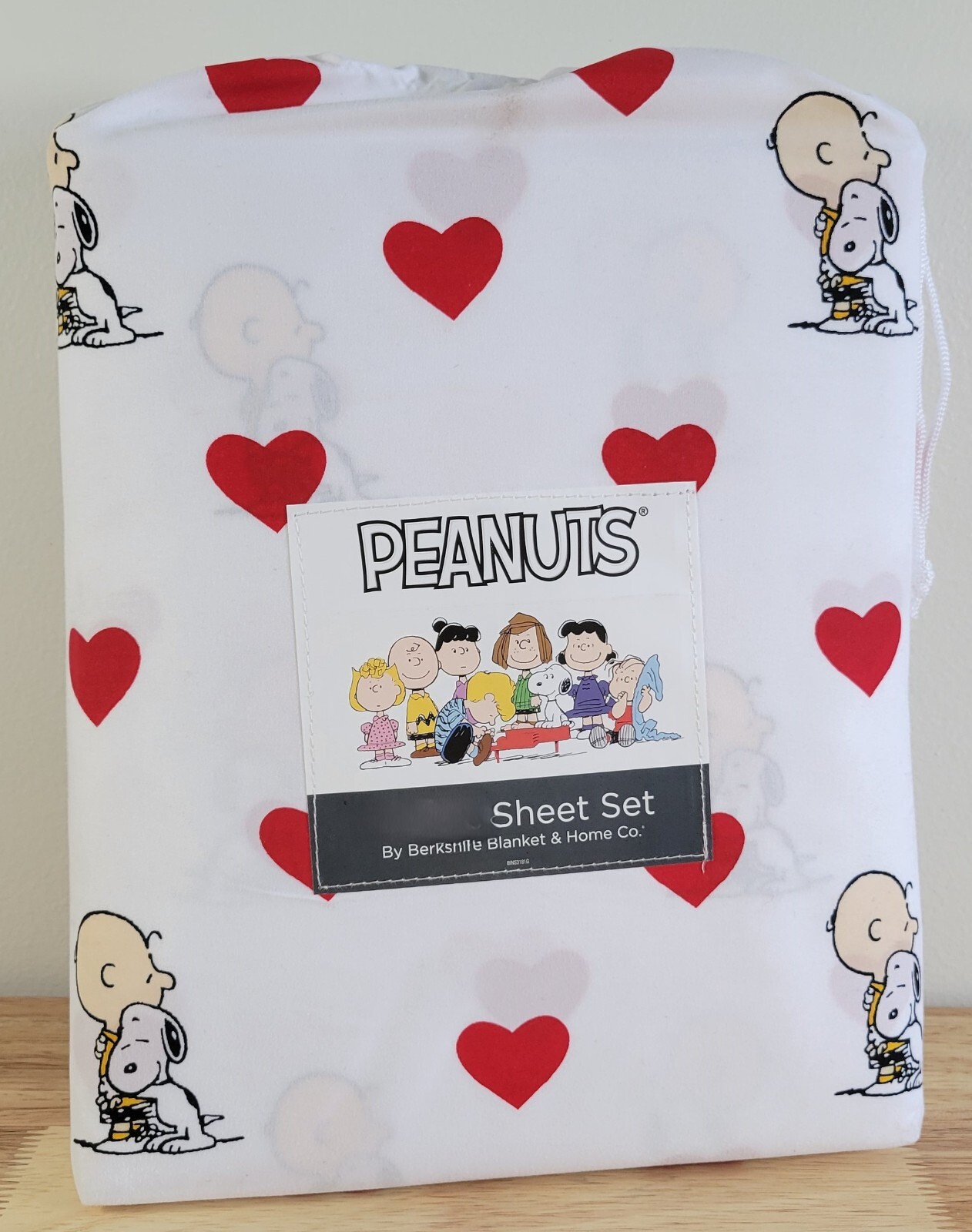 Snoopy Charlie Brown Hearts & Hugs Peanuts Valentine Sheet Set