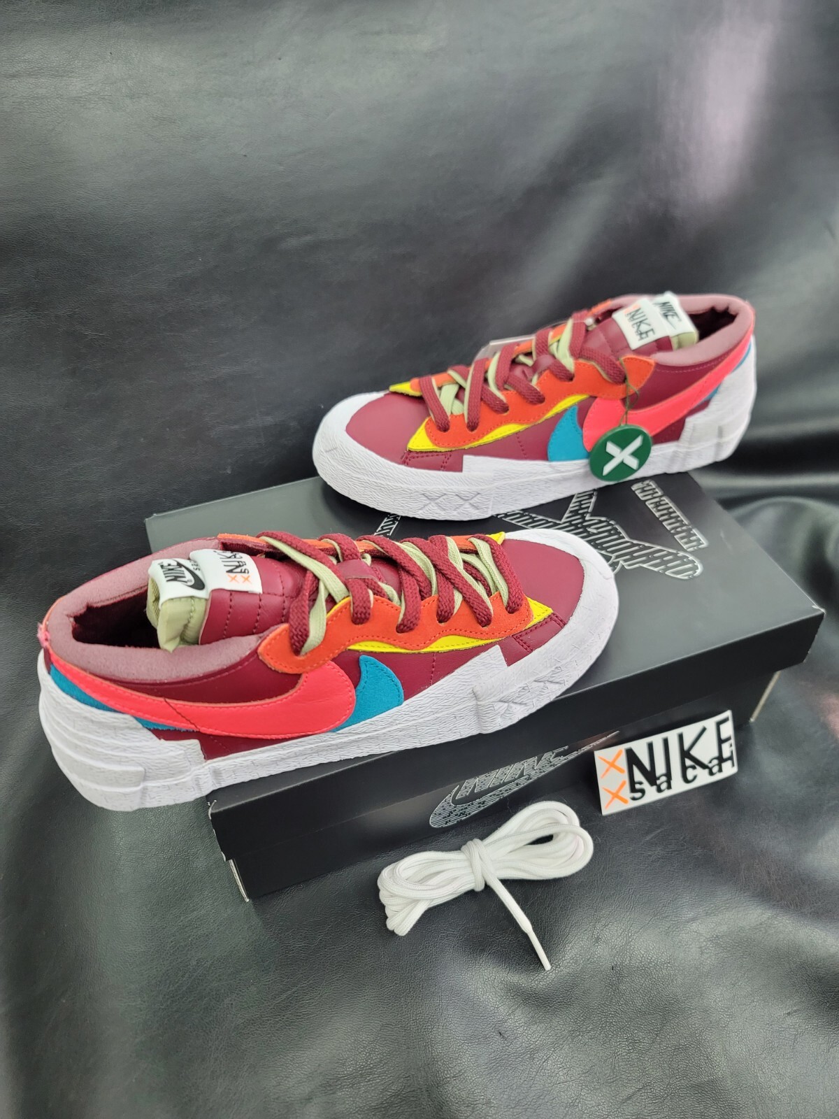 SACAI X NIKE Nike Blazer Low x KAWS x Sacai Team rosso da uomo taglia 7