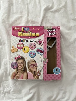 Selfie Stick Mit Verschiedenen Masken Emojis Kreativ Aesthetic